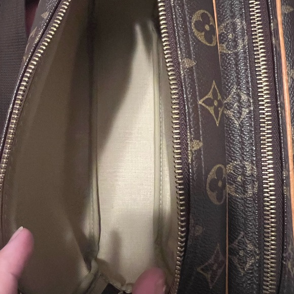 Louis Vuitton Reporter Crossbody Bag - Picture 6 of 6